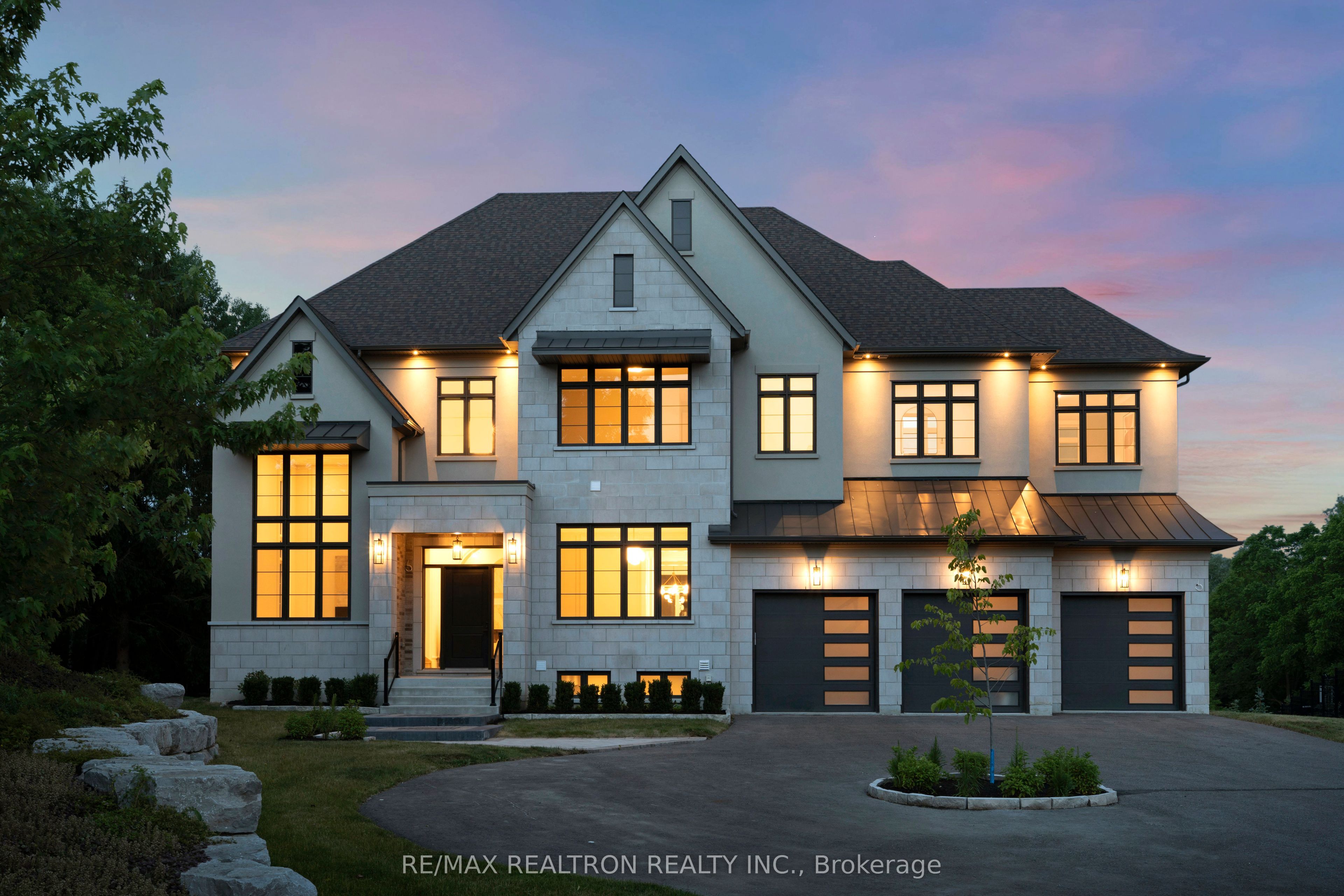 196 Kennedy Street W