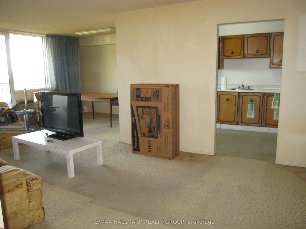Photo of 665 Bathgate Drive #1007, Overbrook - Castleheights and Area, ON K1K 3Y4 (MLS # X12450653)