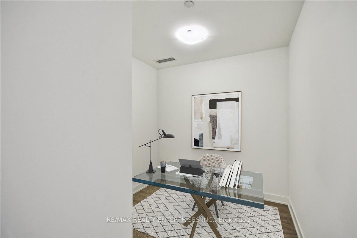 543 Richmond Street W 711