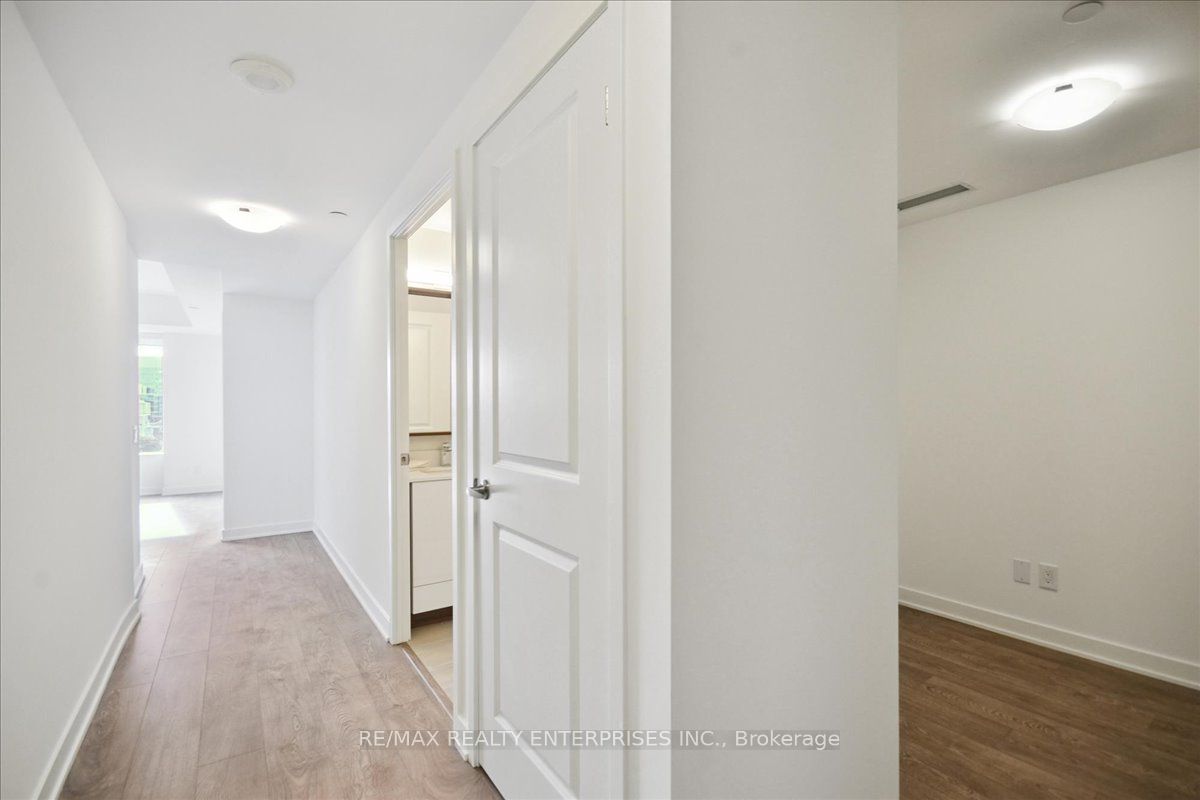 543 Richmond Street W 711