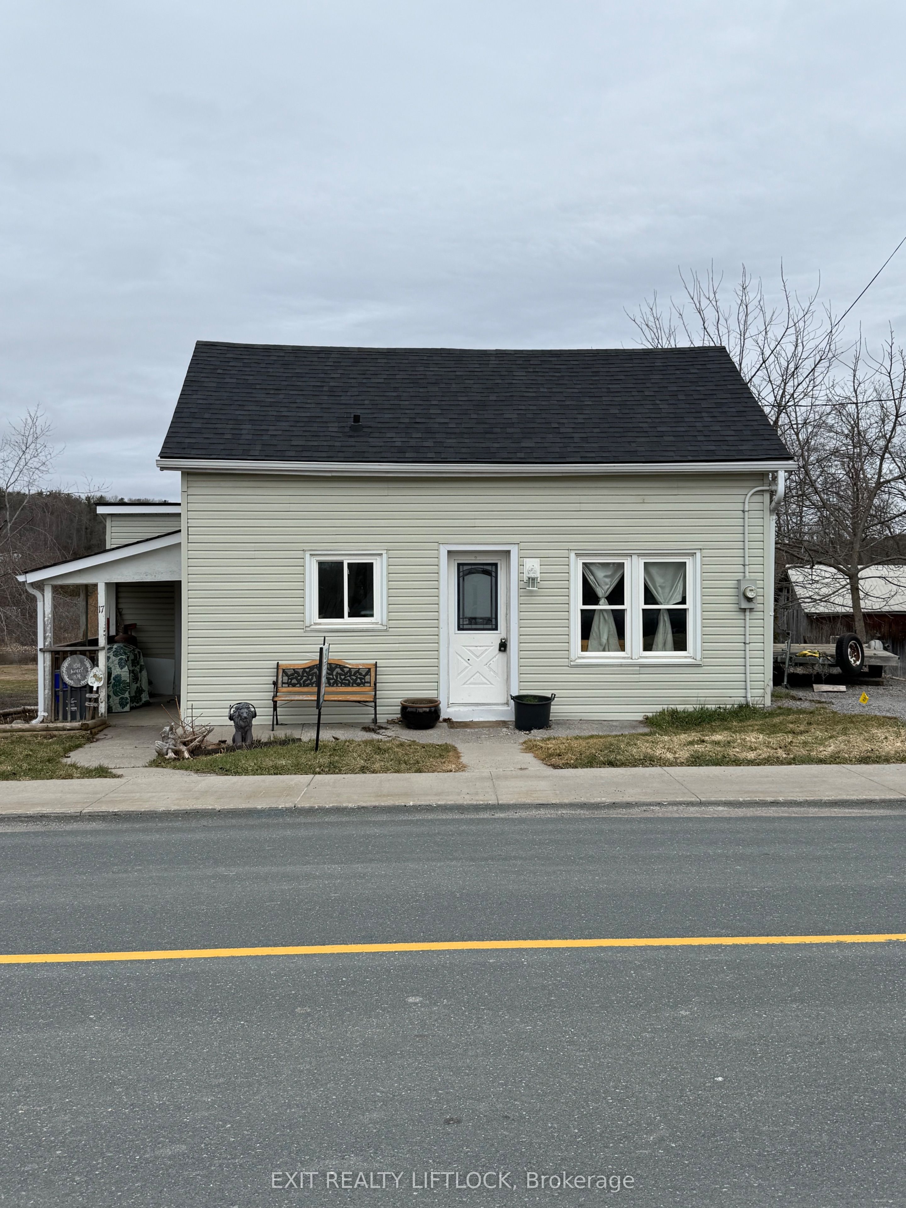 Photo 1 of 33 — 17 Banta Road, Trent Hills, ON K0K 3K0