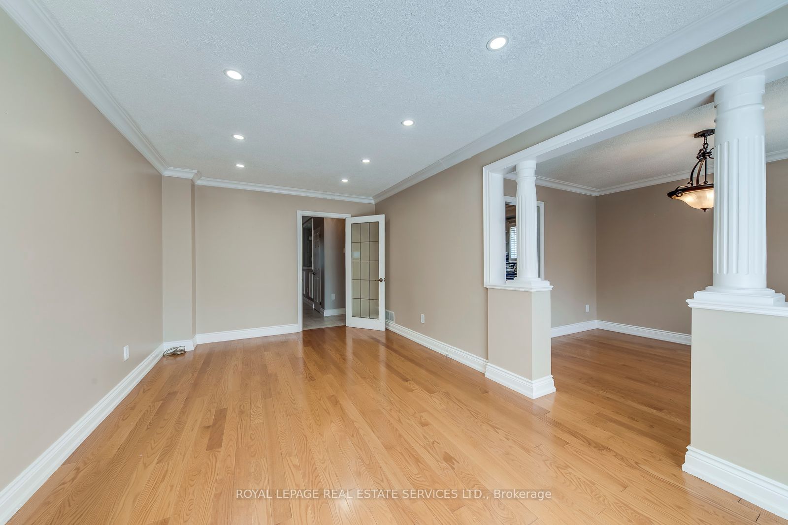 5254 Astwell Avenue Upper