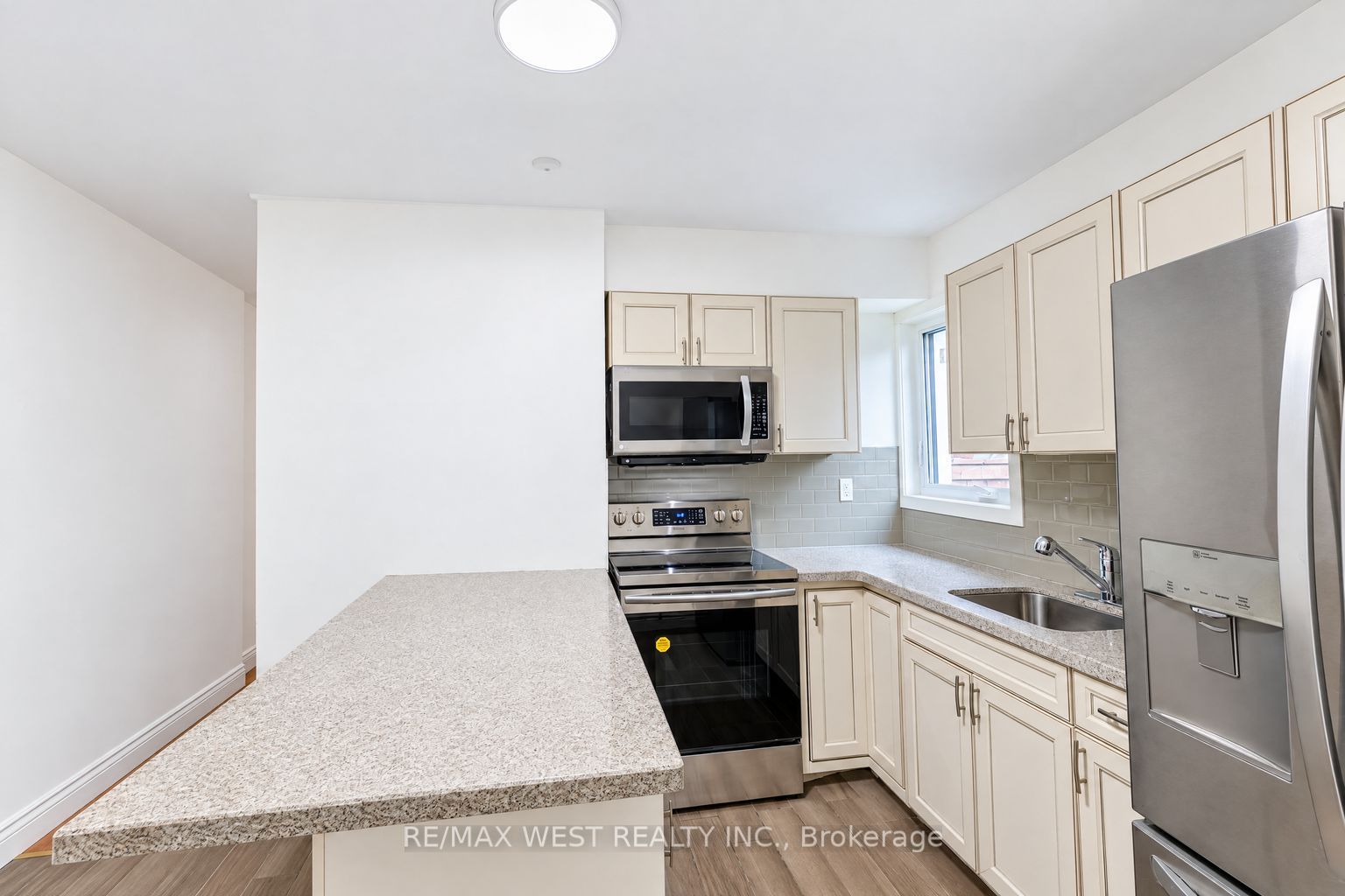 203 Islington Avenue Main