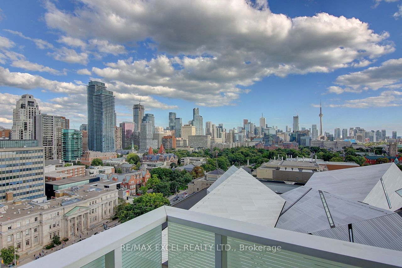 200 Bloor Street W 2201