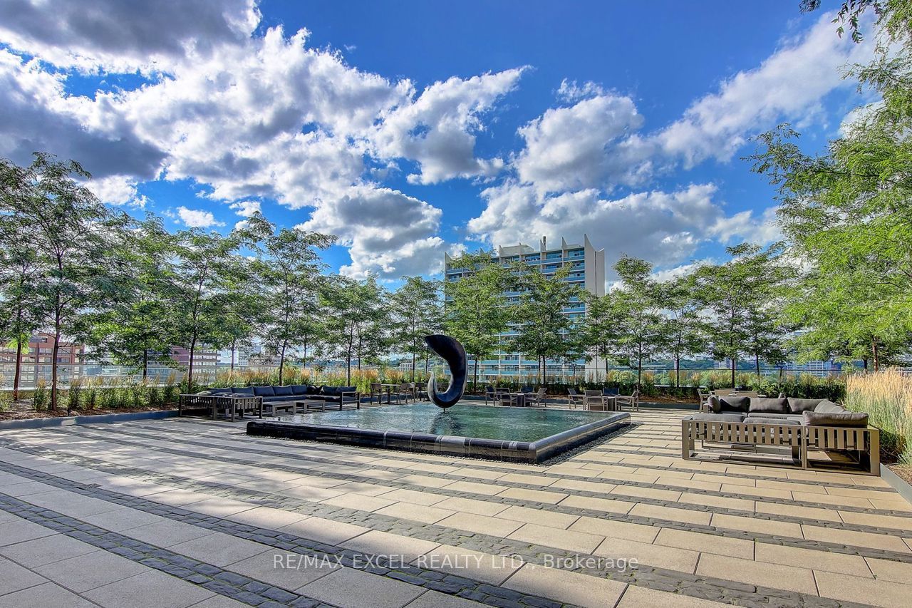 200 Bloor Street W 2201