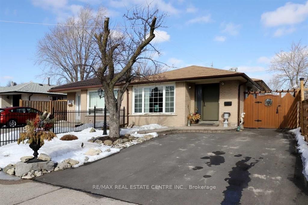814 Eaglemount Crescent
