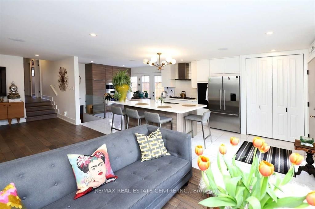 814 Eaglemount Crescent