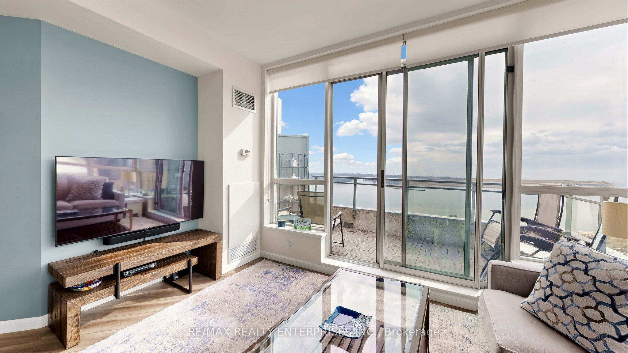 230 Queens Quay W 2816