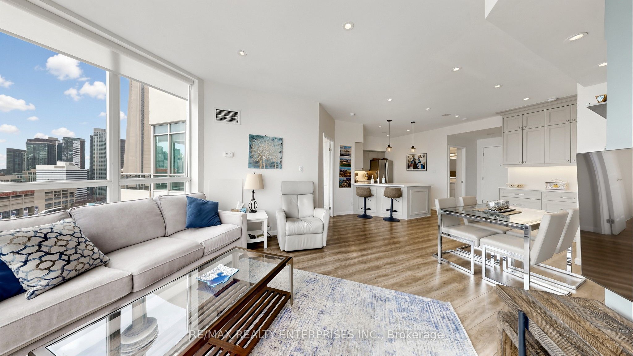 230 Queens Quay W 2816