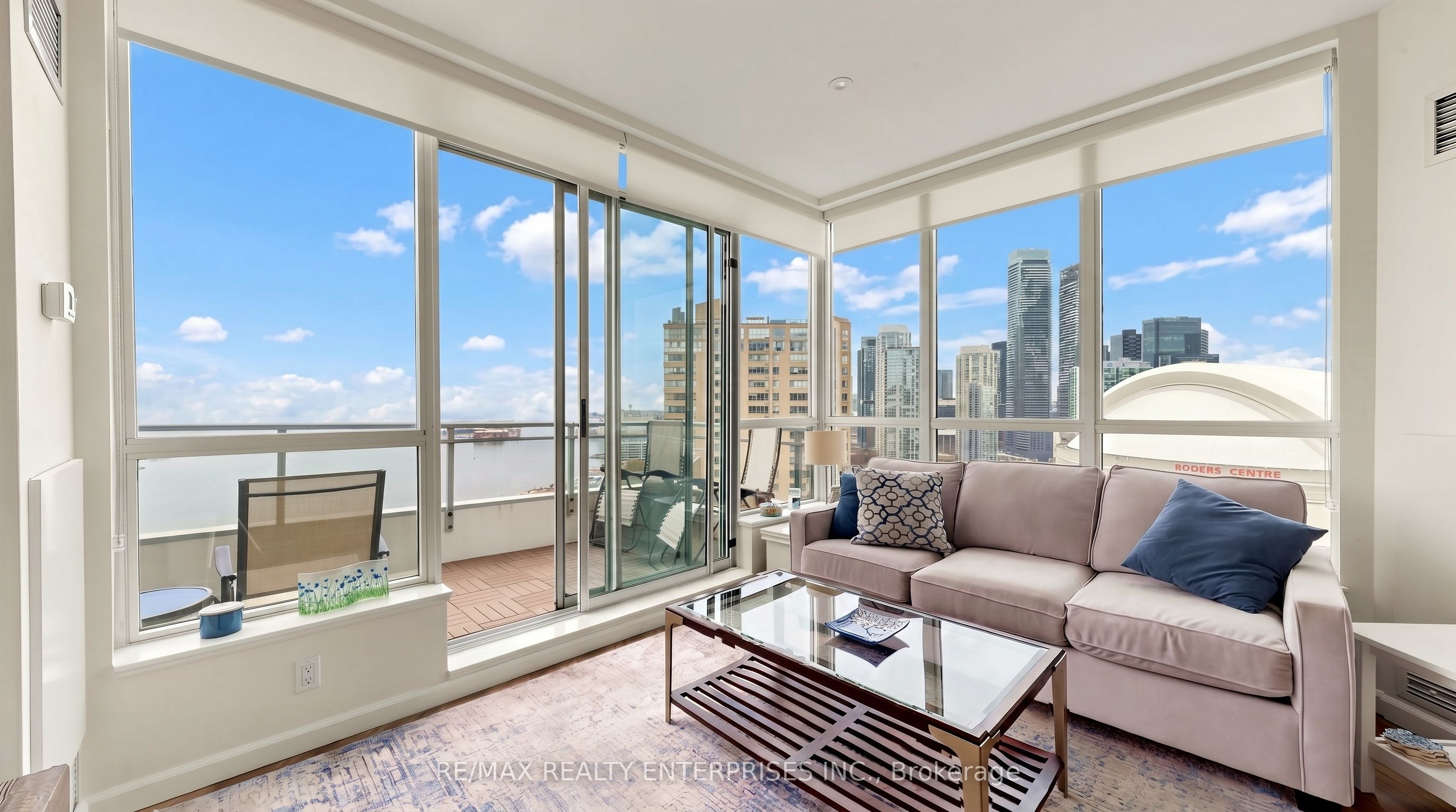 230 Queens Quay W 2816
