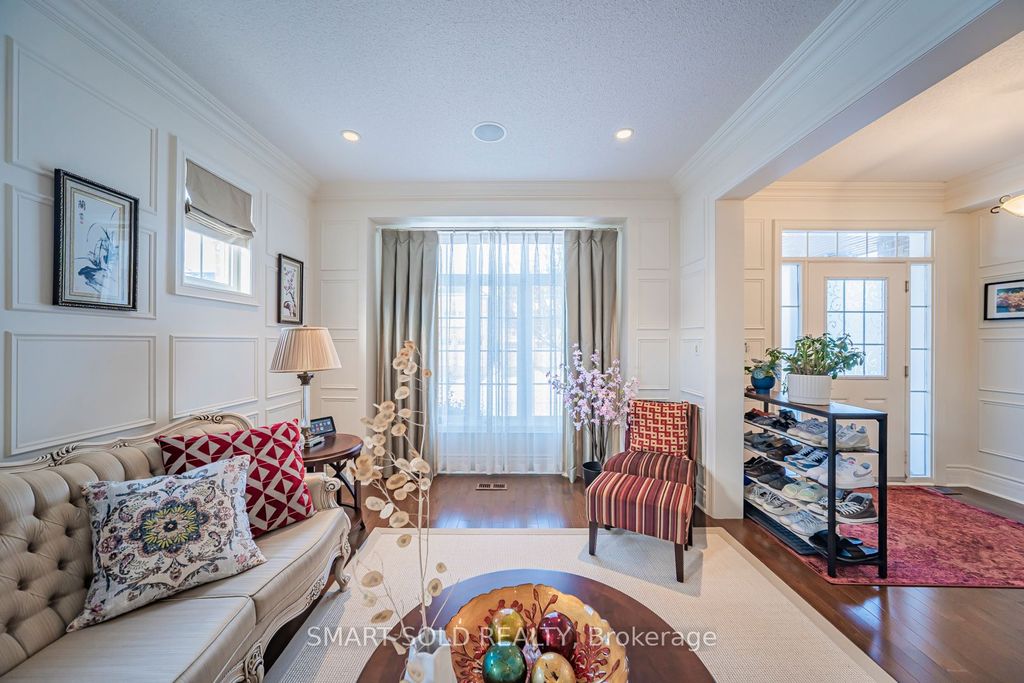 Photo of 33 Earnshaw Drive, Markham, ON L6C 0E4 (MLS # N13050984)