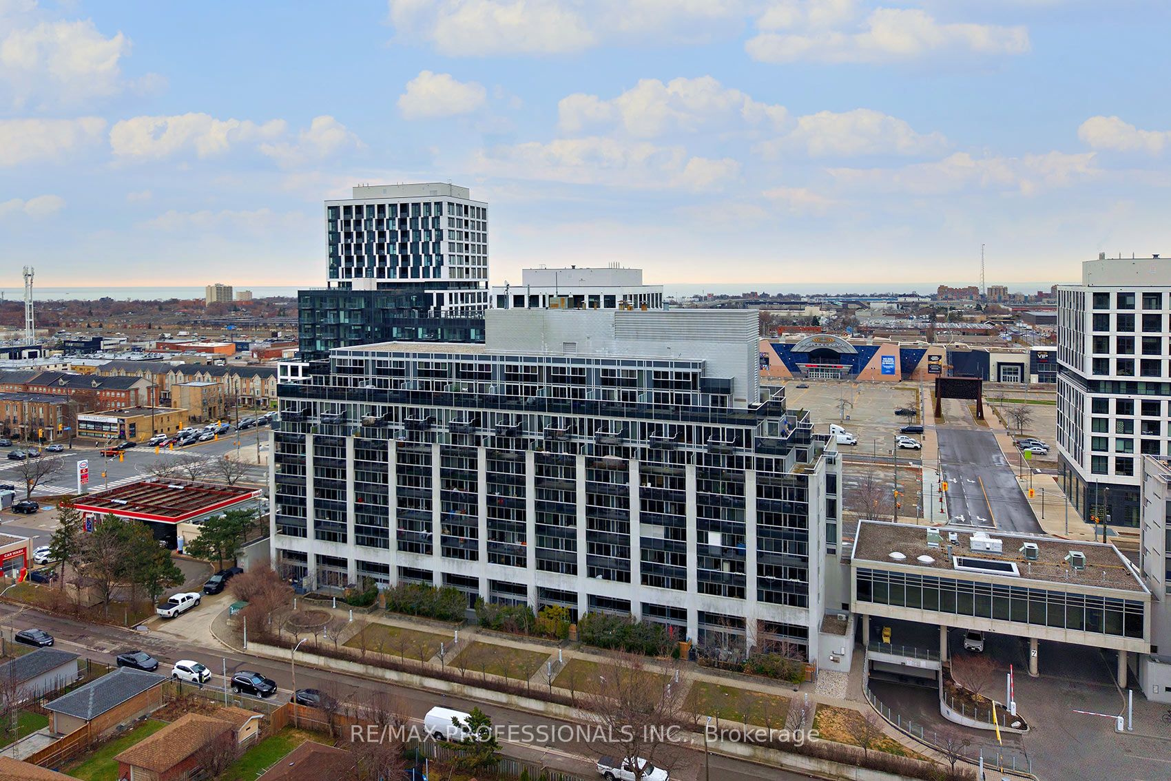 1040 The Queensway N/A 704