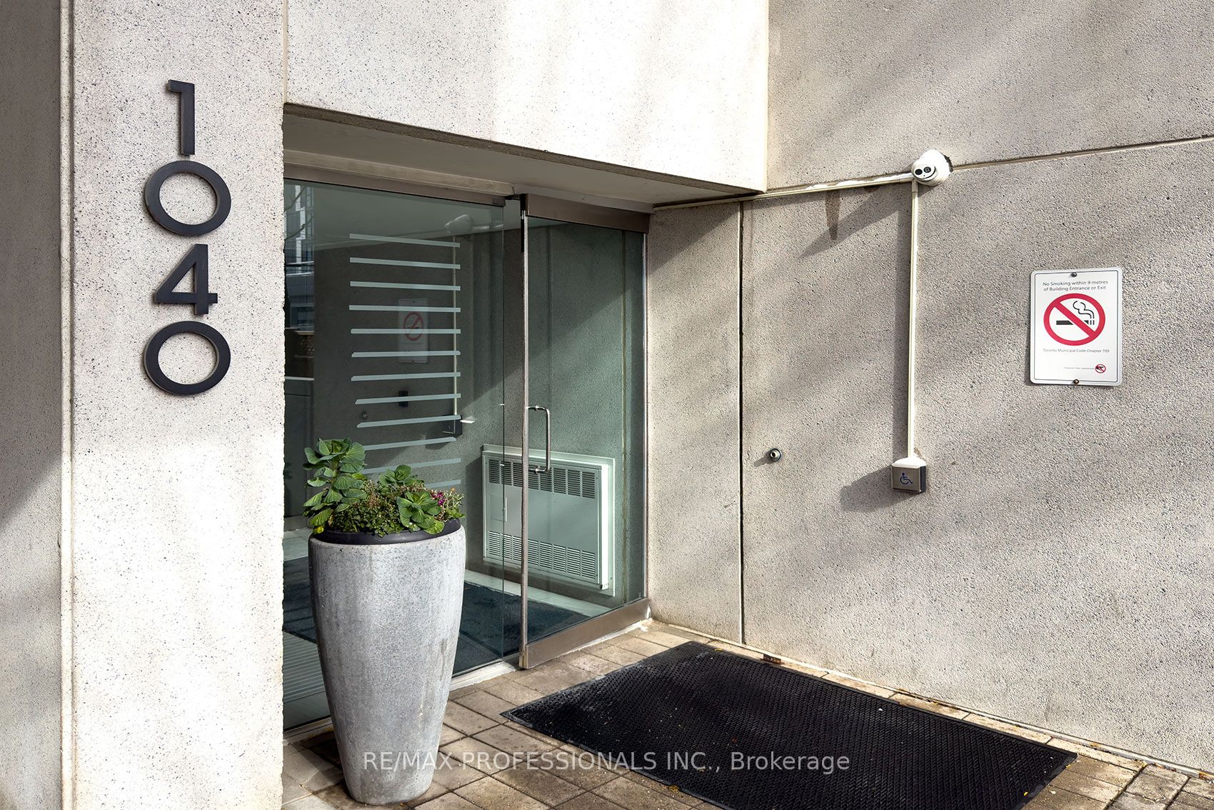 1040 The Queensway N/A 704