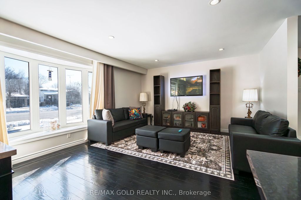 Photo of 46 Elgin Drive, Brampton, ON L6Y 1A8 (MLS # W13075636)