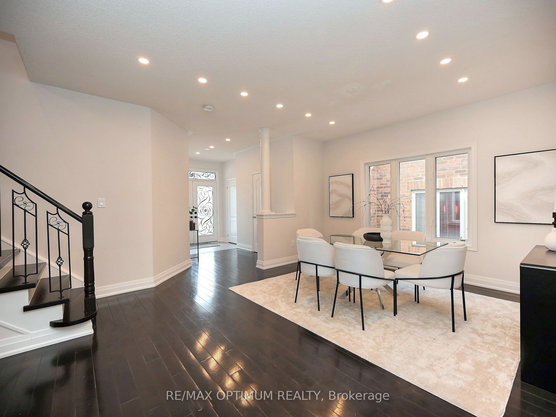 28 Fallharvest Avenue