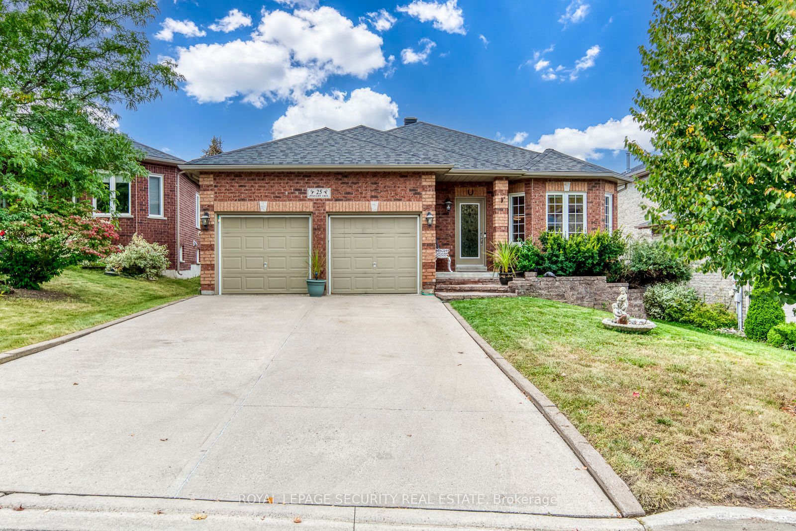 25 Pinecliff Crescent