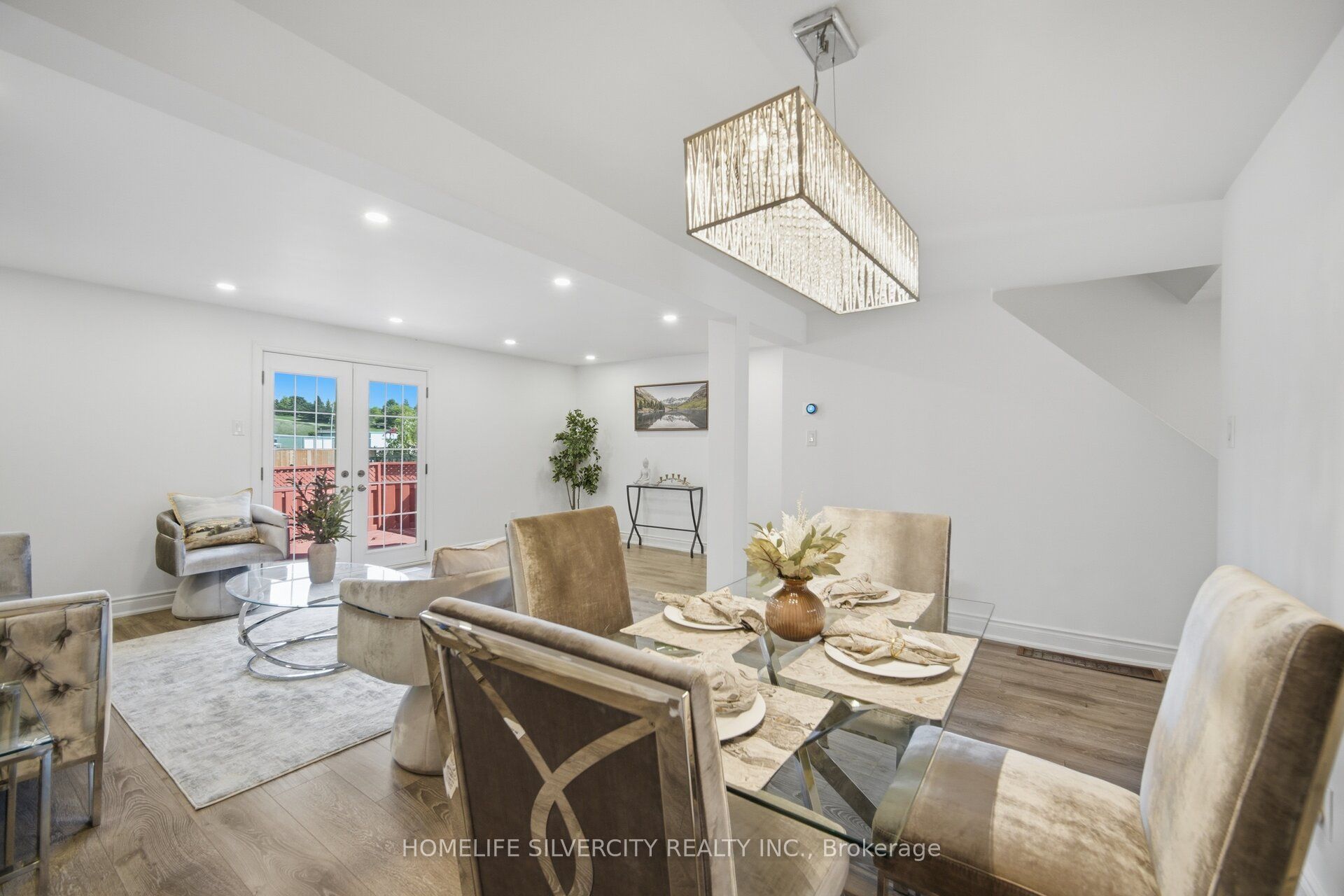 731 Elgin Street N