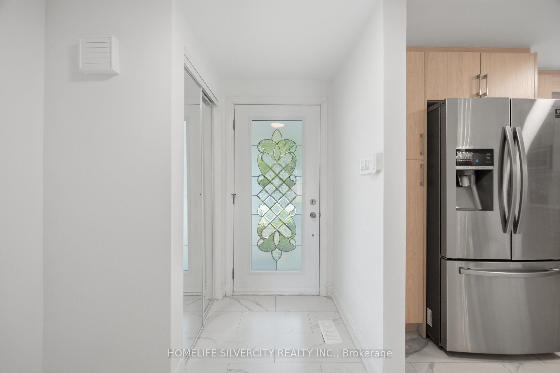 731 Elgin Street N