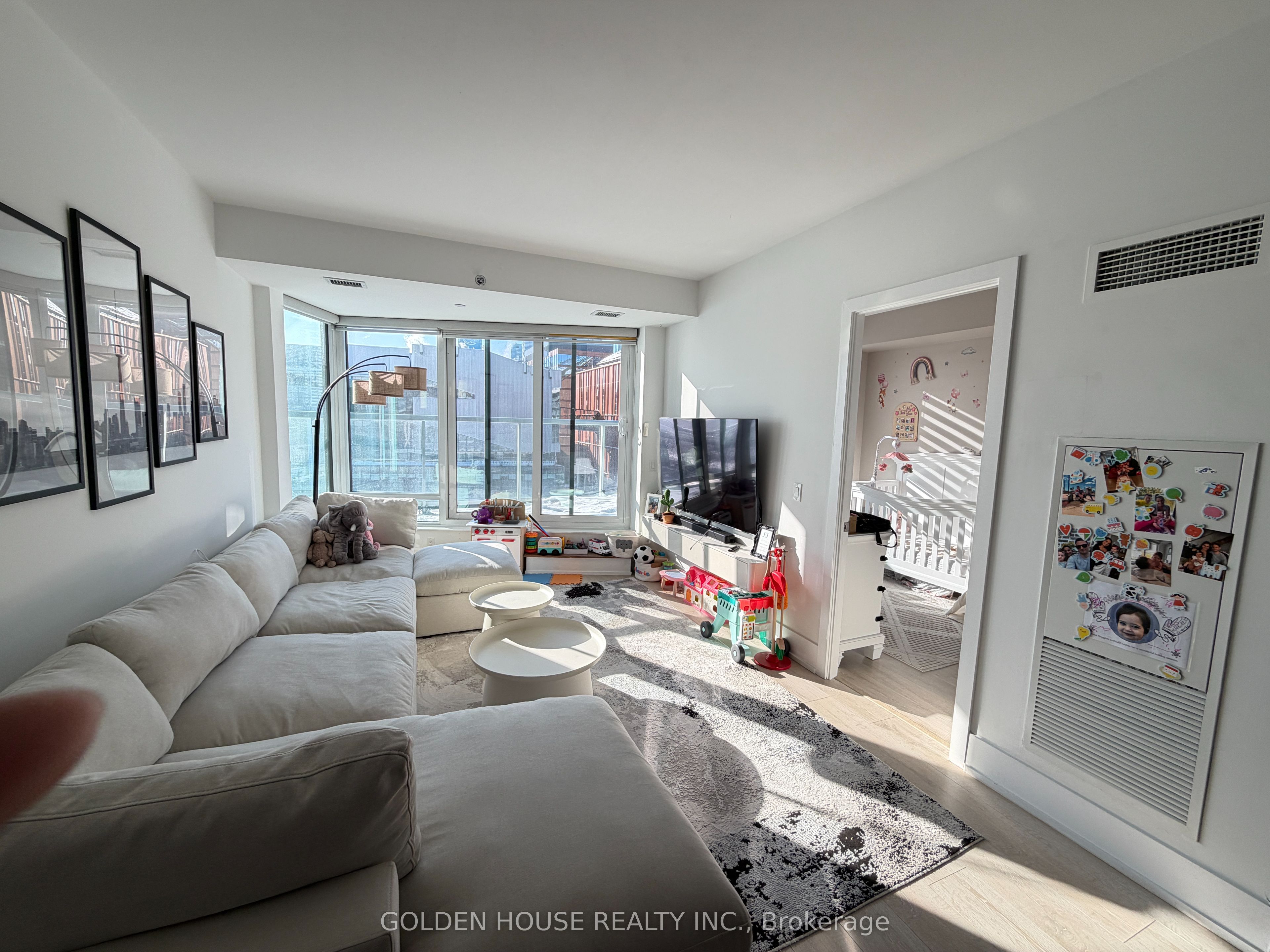 15 Merchants' Wharf N/A 732