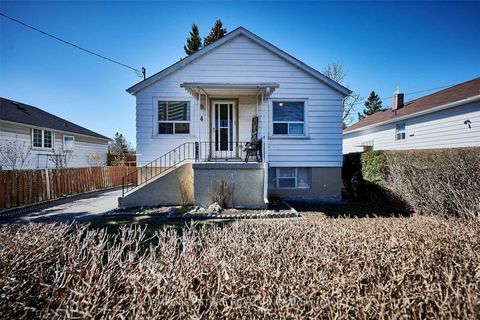 4 Commonwealth Avenue Toronto ON M1K 4J8