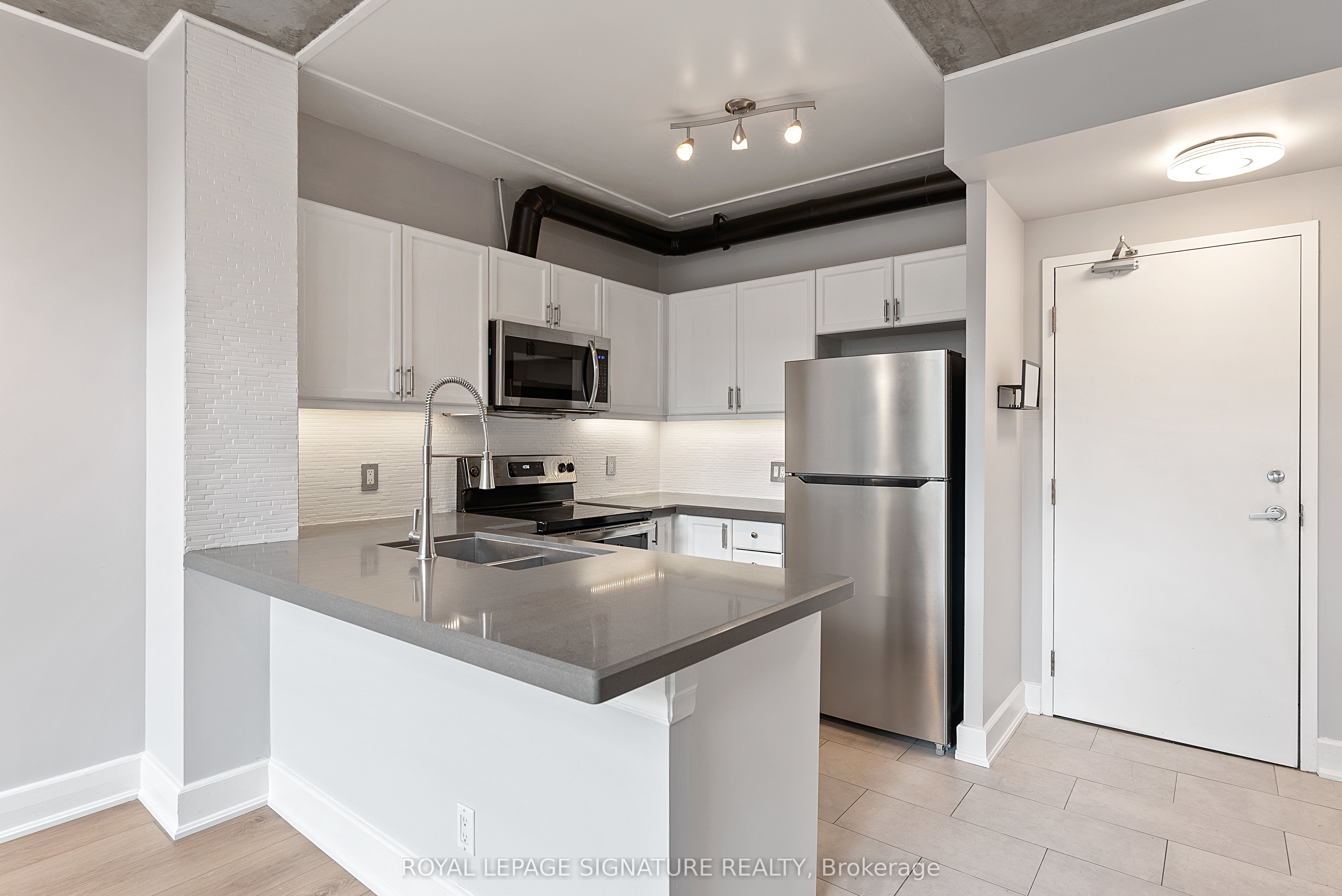 200 Manitoba Street 103