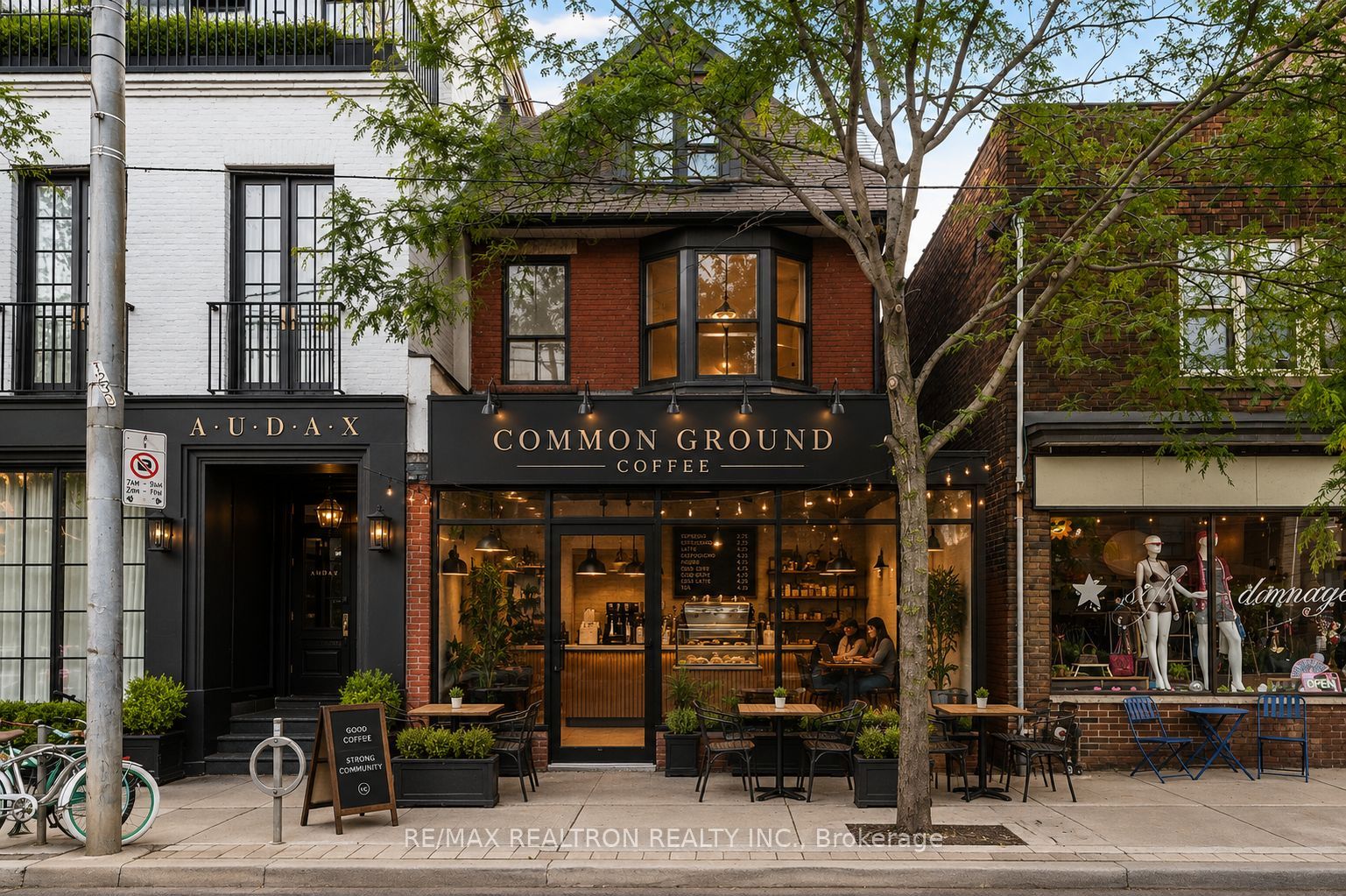 1000 Dundas Street W