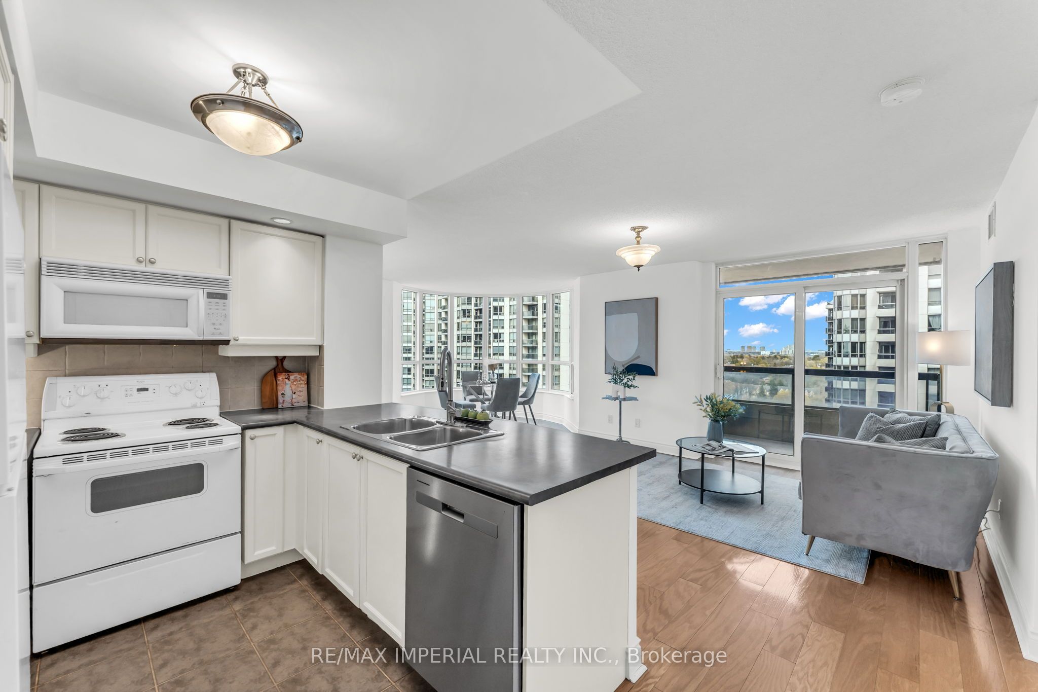 5 Northtown Way 1206