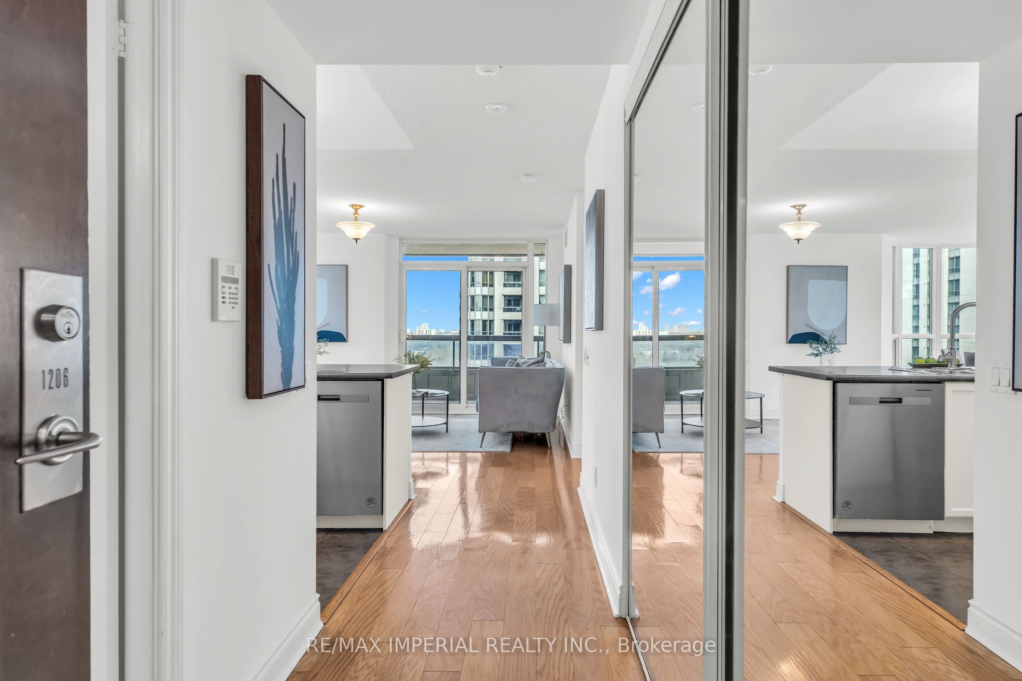 5 Northtown Way 1206