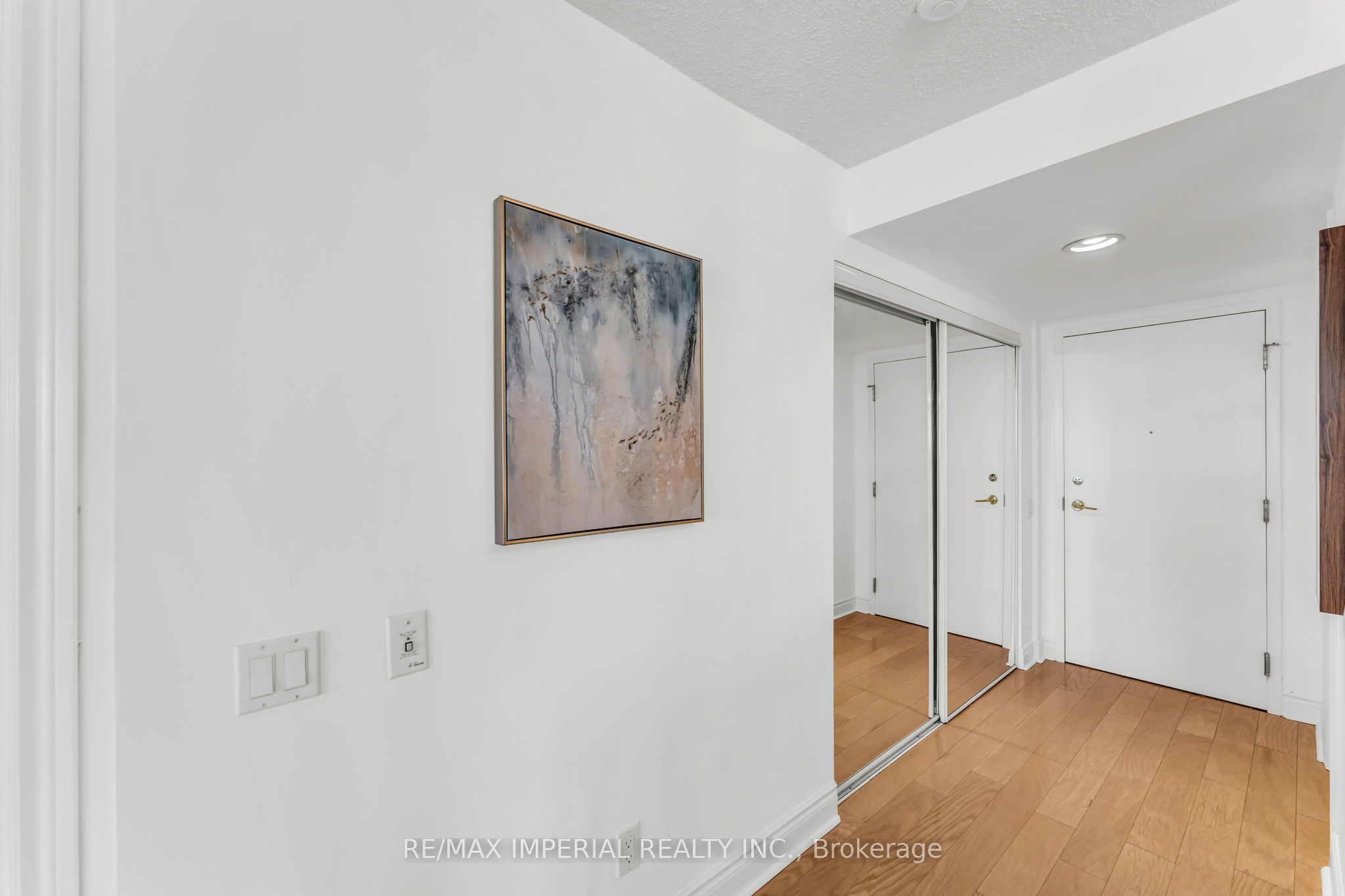 5 Northtown Way 1206