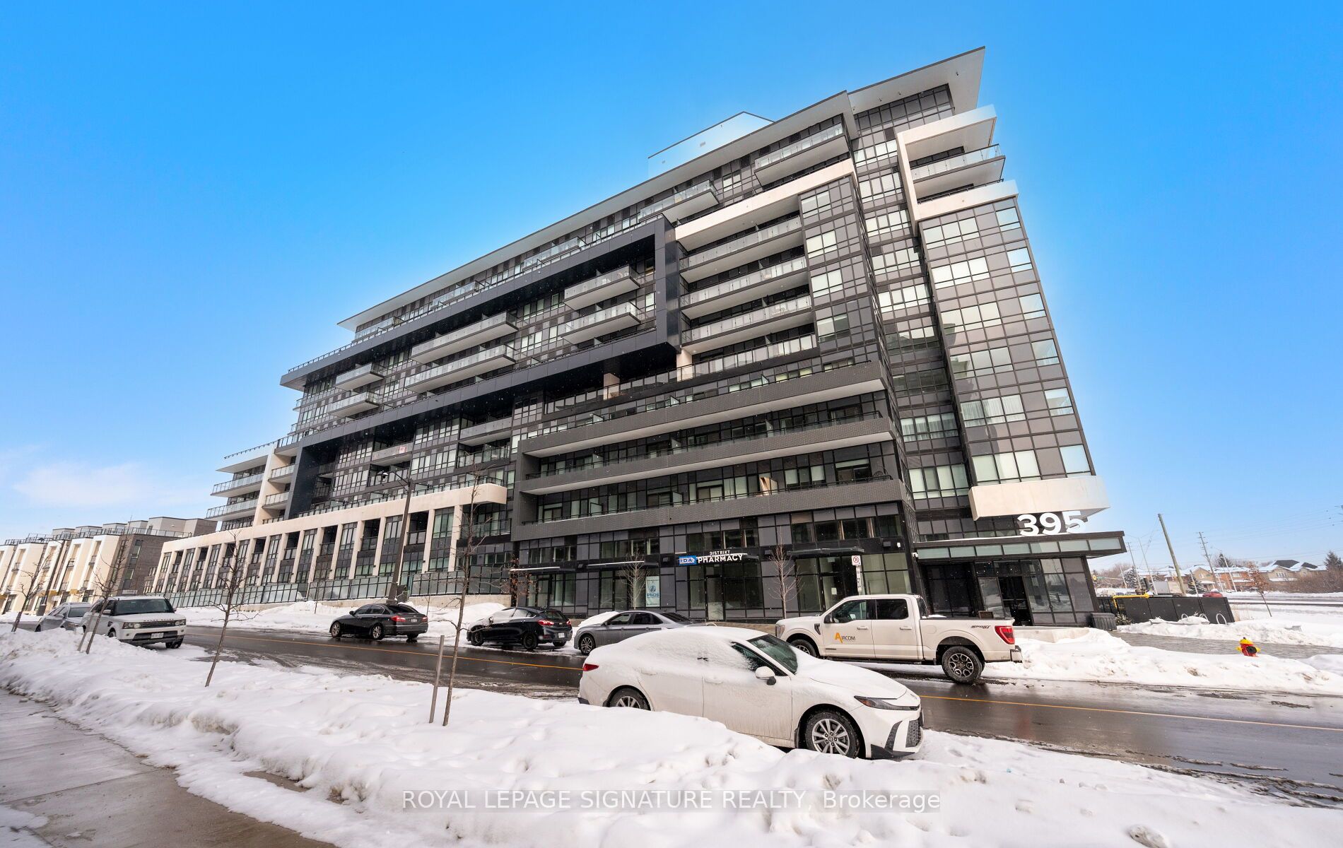 395 Dundas Street W 716