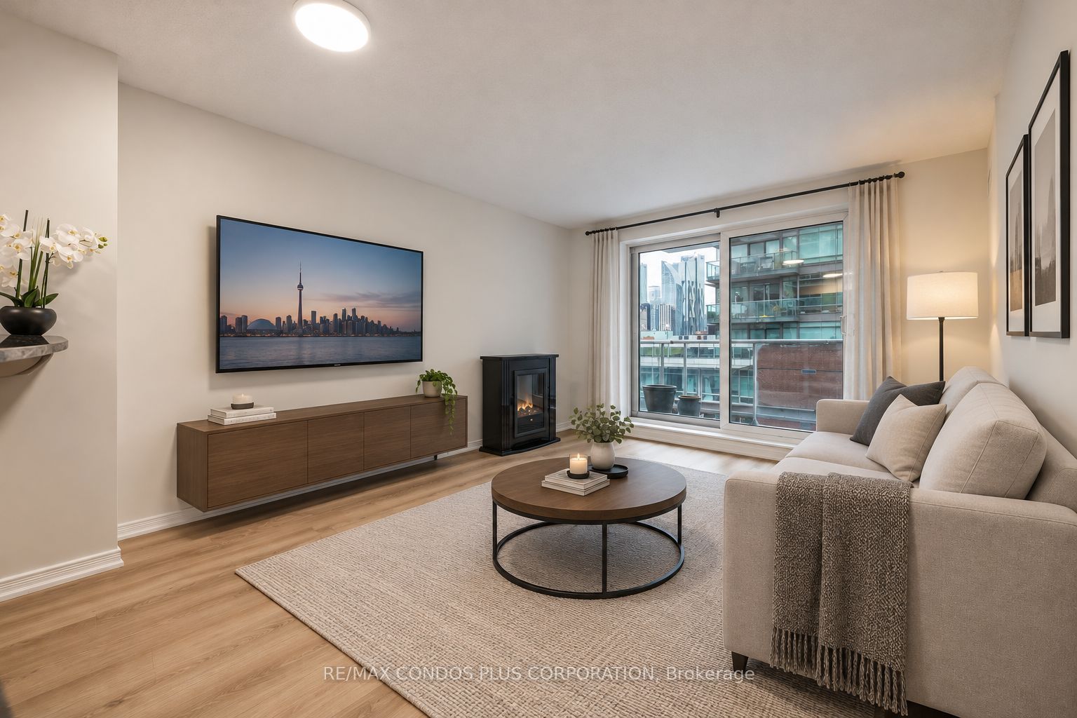 230 King Street E 1010