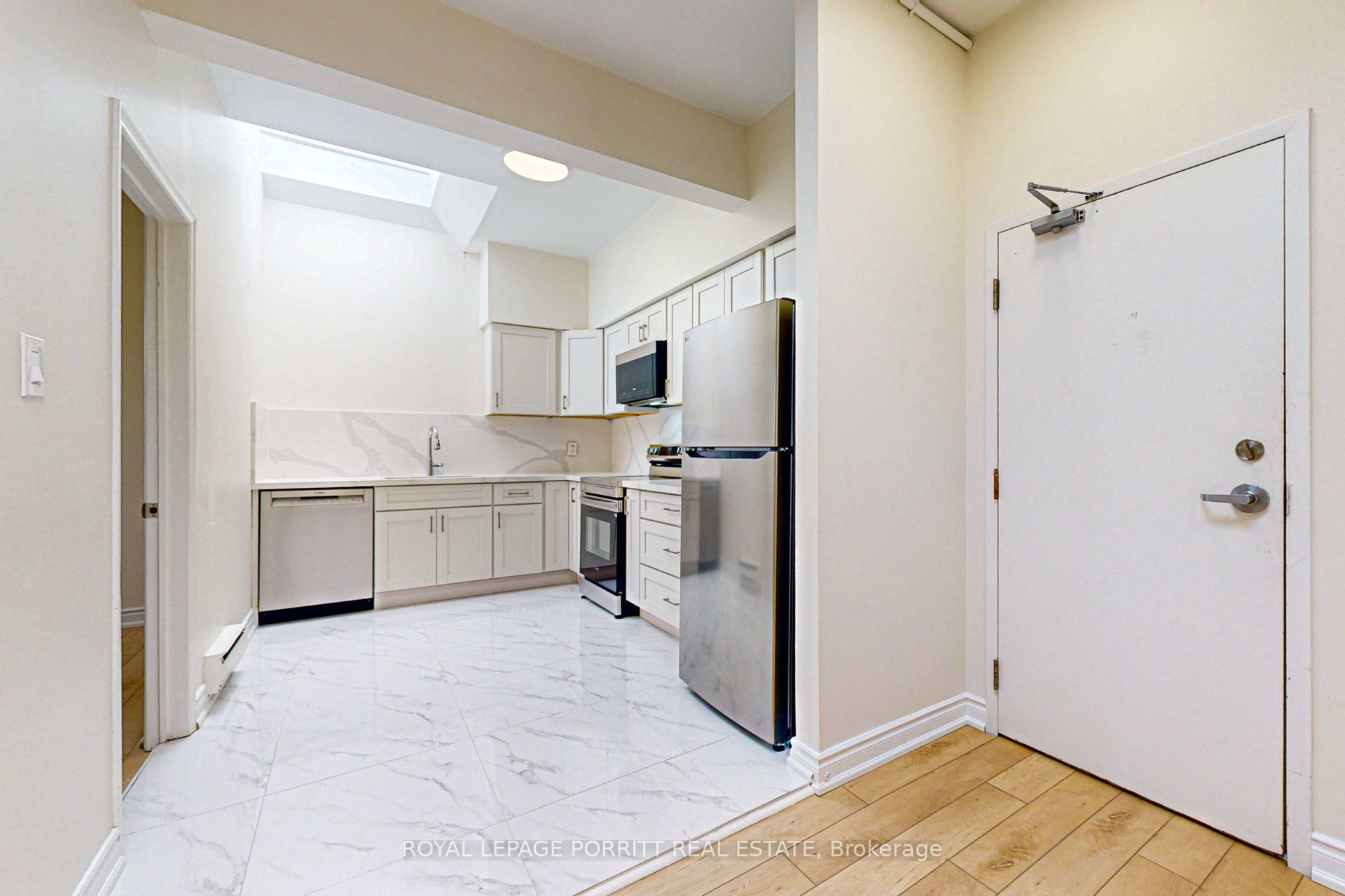 3519 Lake Shore Boulevard W 2