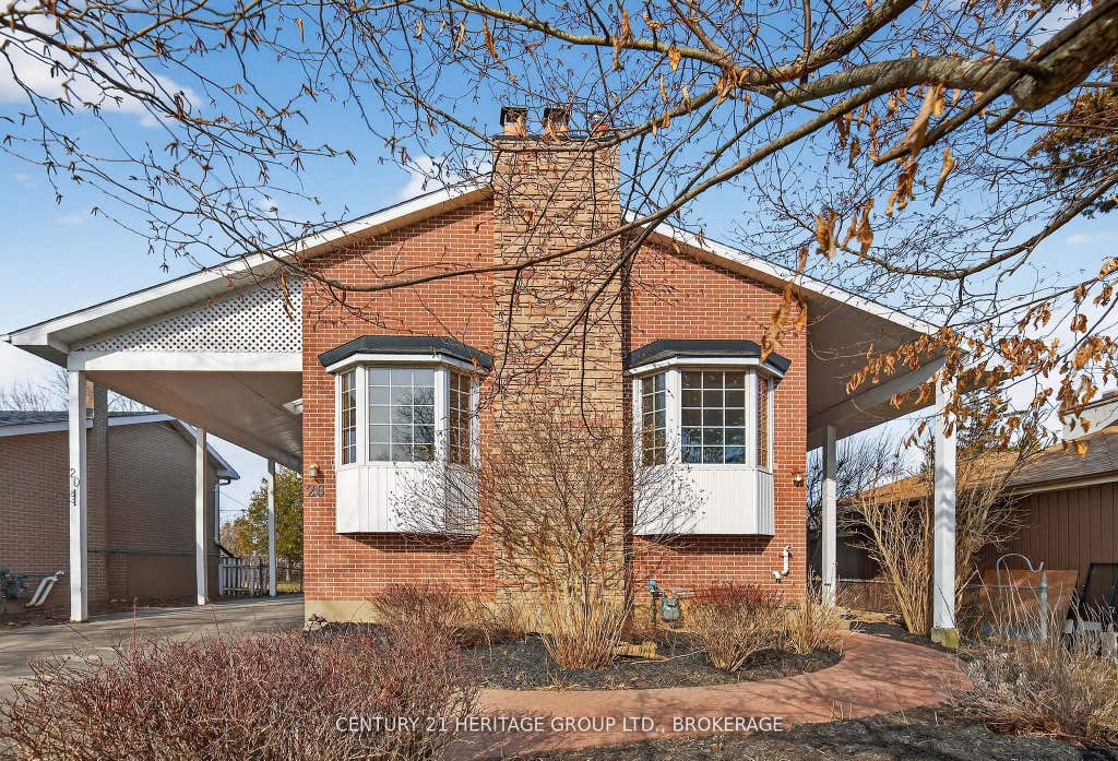 Photo of 20 Oakridge Avenue, Kingston, ON K7L 4S9 (MLS # X13432856)
