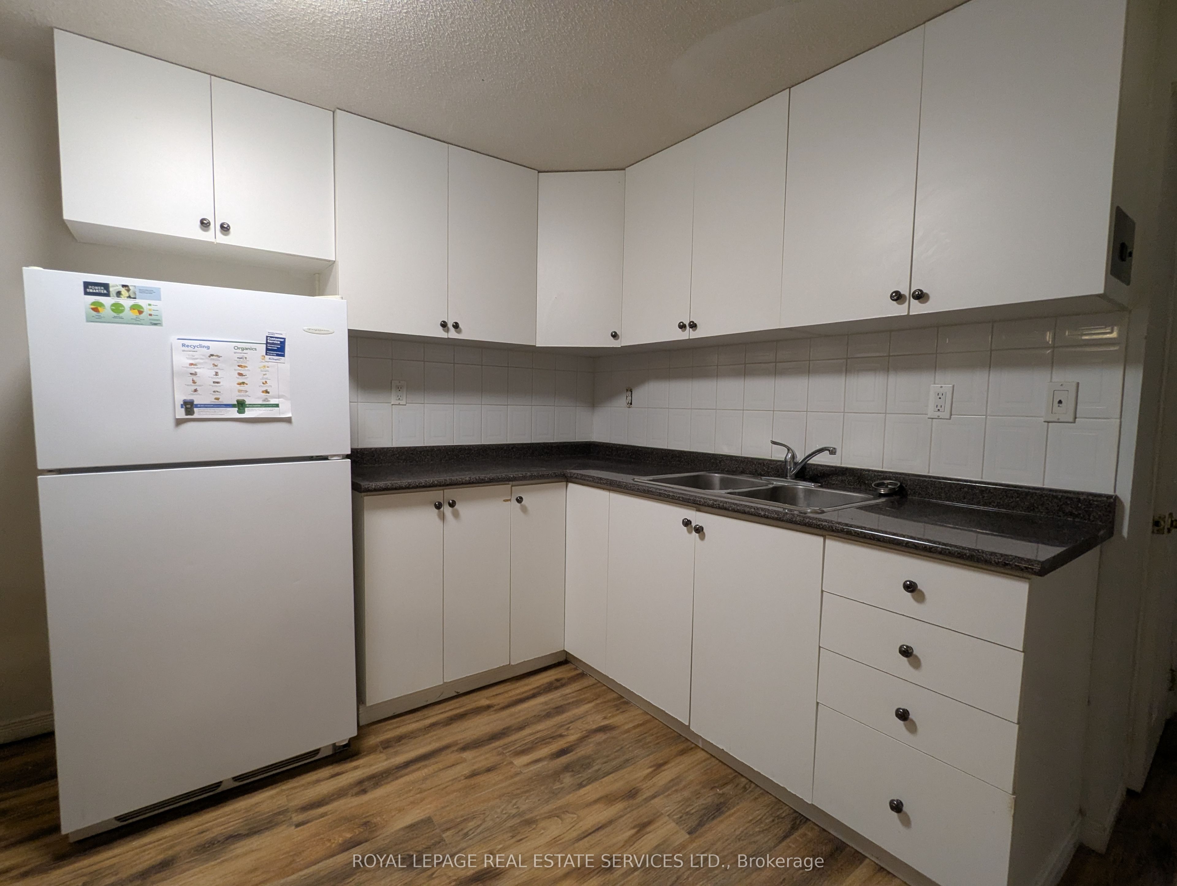 6053 Leeside Crescent BSMT