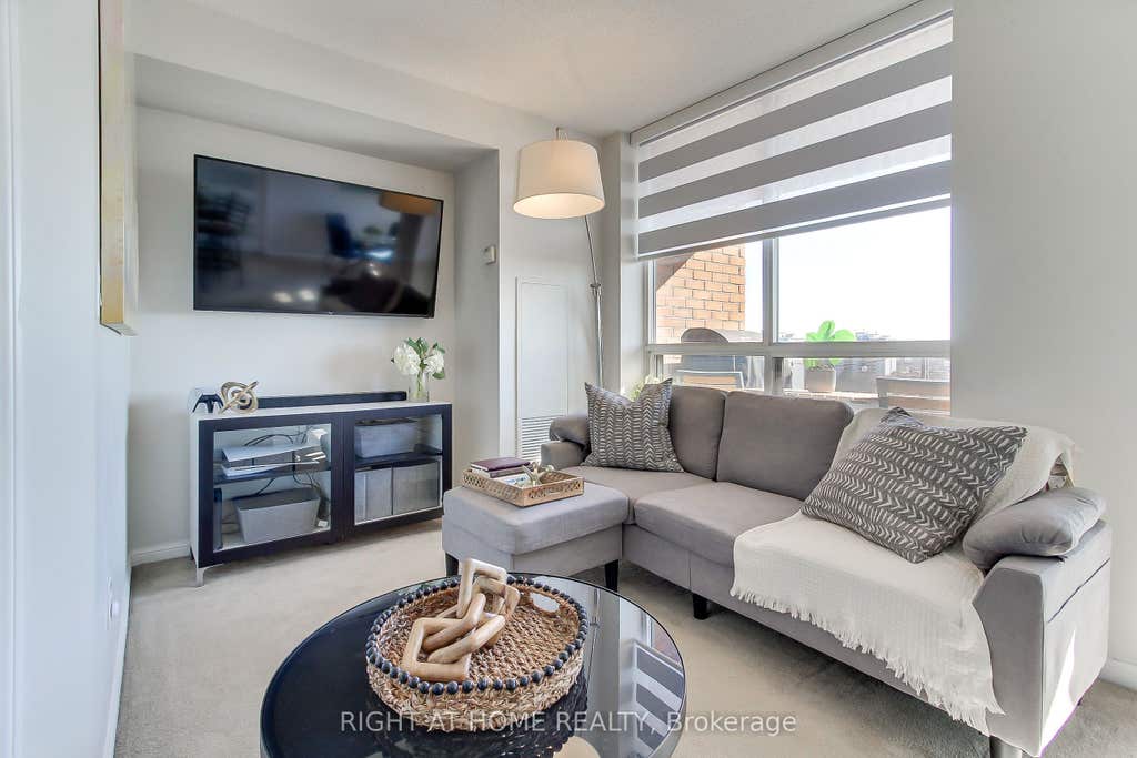 Photo of 1140 Parkwest Place #1002, Mississauga, ON L5E 3K9 (MLS # W13678992)
