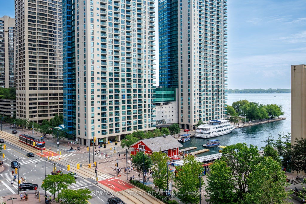 Photo of 208 Queens Quay W #804, Toronto, ON M5J 2Y5 (MLS # C13797056)