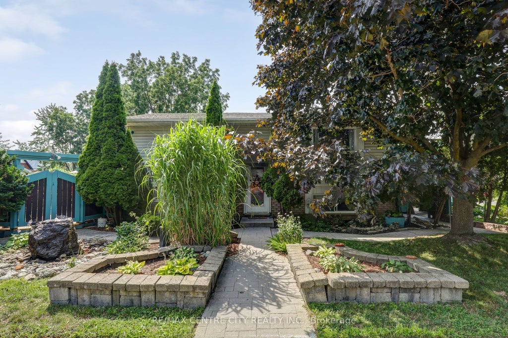 Photo of 37 Fifth Avenue, St. Thomas, ON N5R 4C4 (MLS # X13879226)