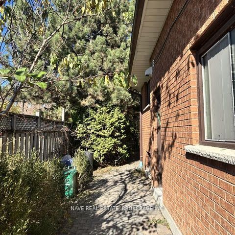 72 Elgin Mills Road W Basement