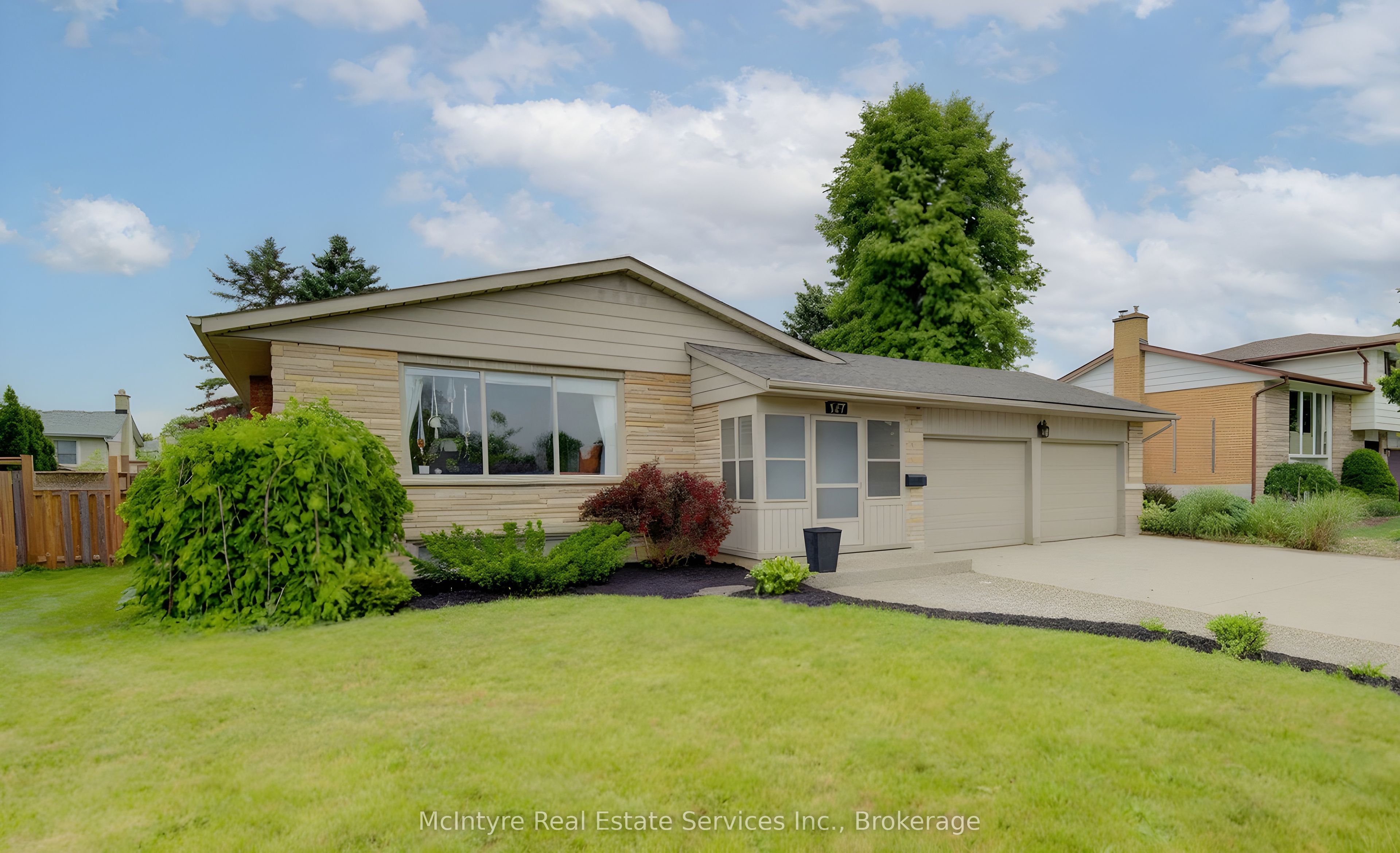 127 Strathcona Crescent
