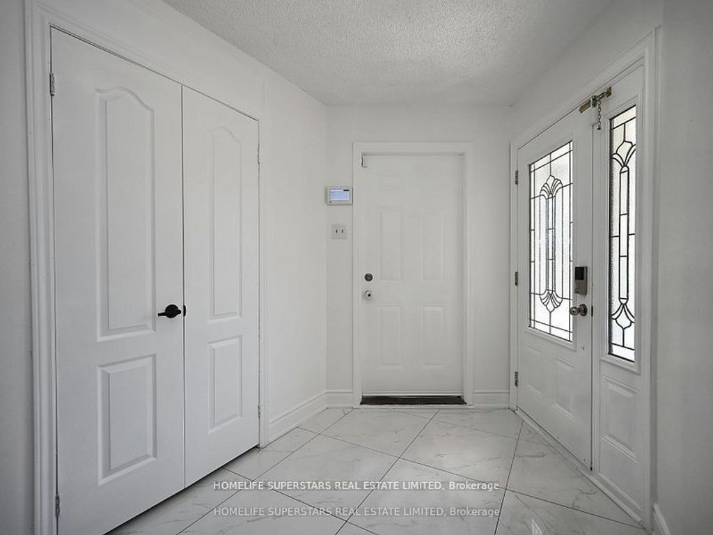 Photo of 20 Bexley Court, Brampton, ON L6W 4B2 (MLS # W12600078)