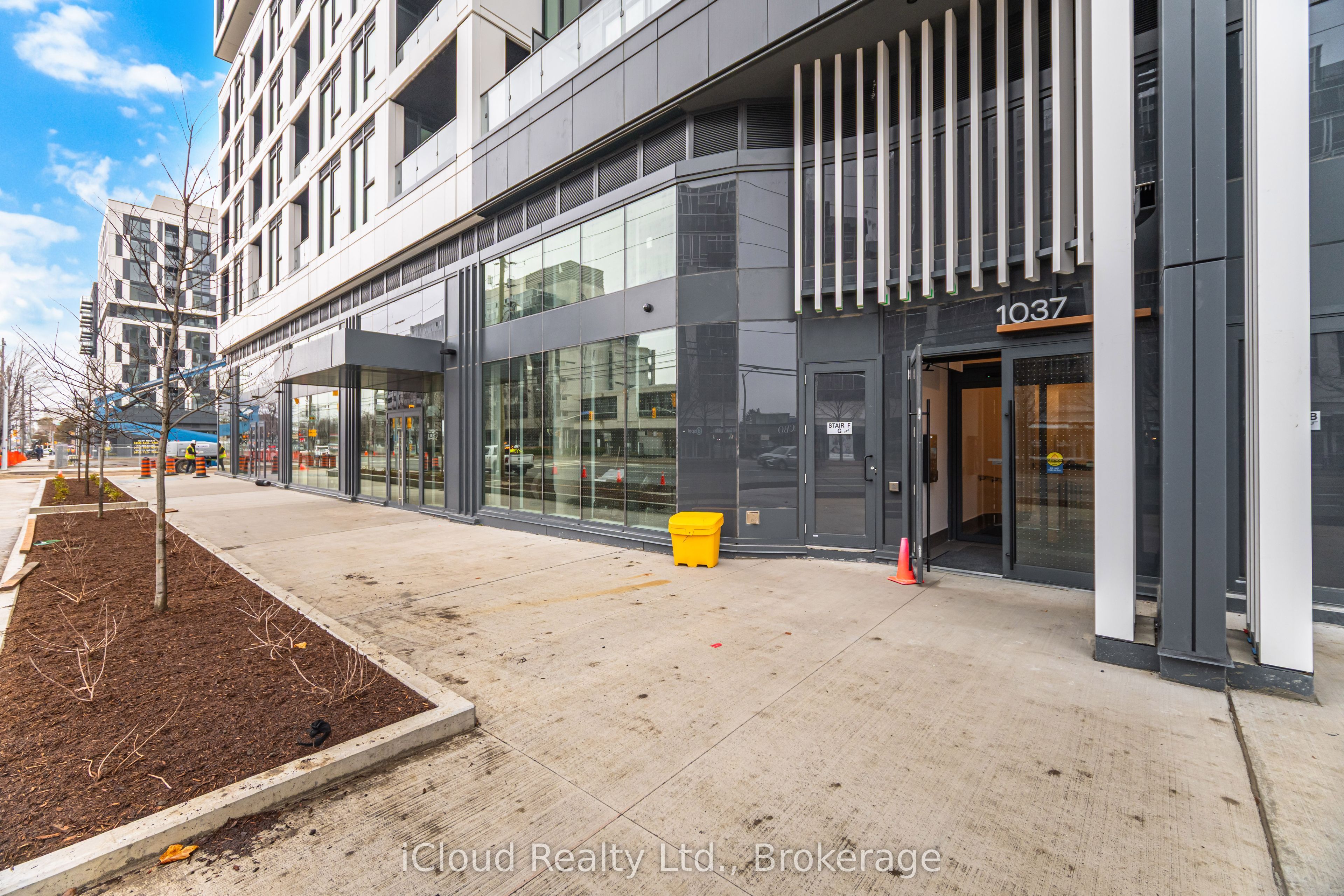 1037 The Queensway N/A 719