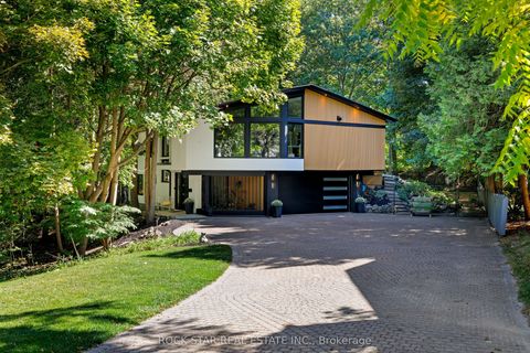 1113 GREENOAKS Drive Mississauga ON L5J 3A1