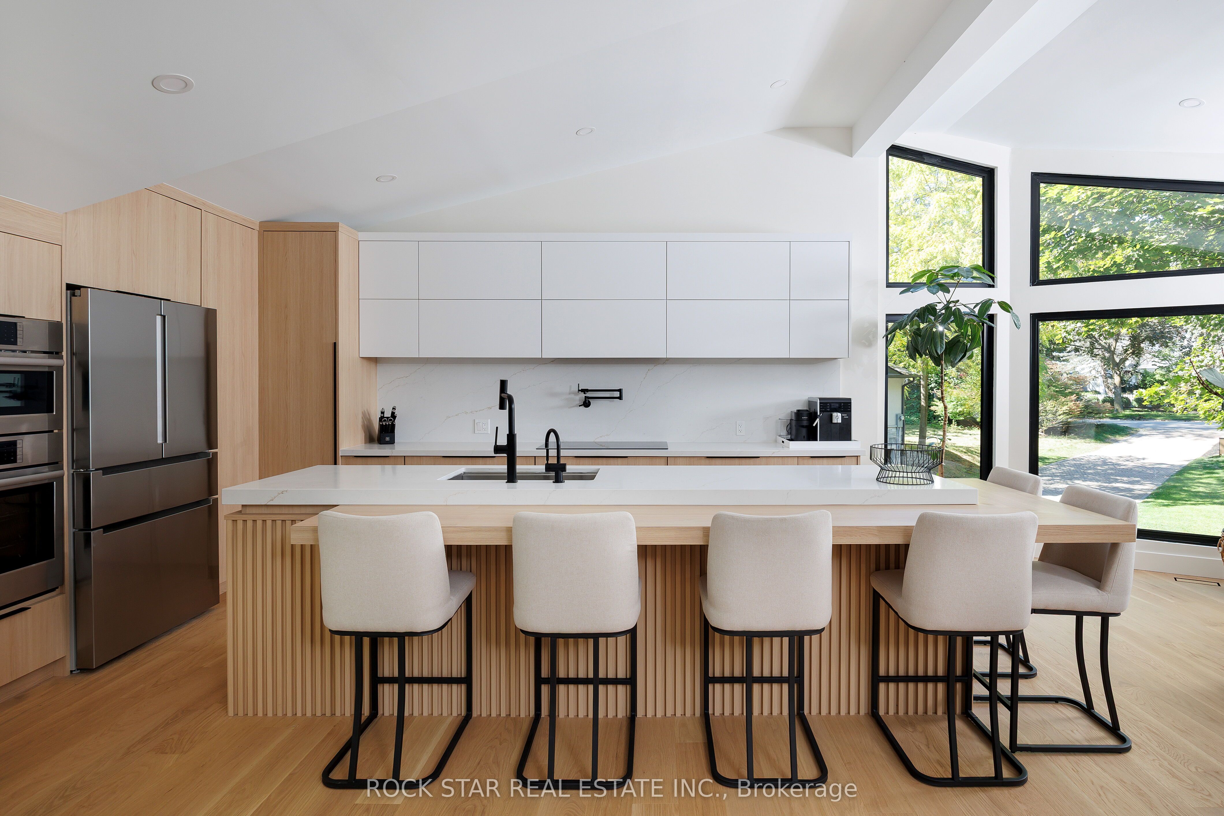 1113 GREENOAKS Drive