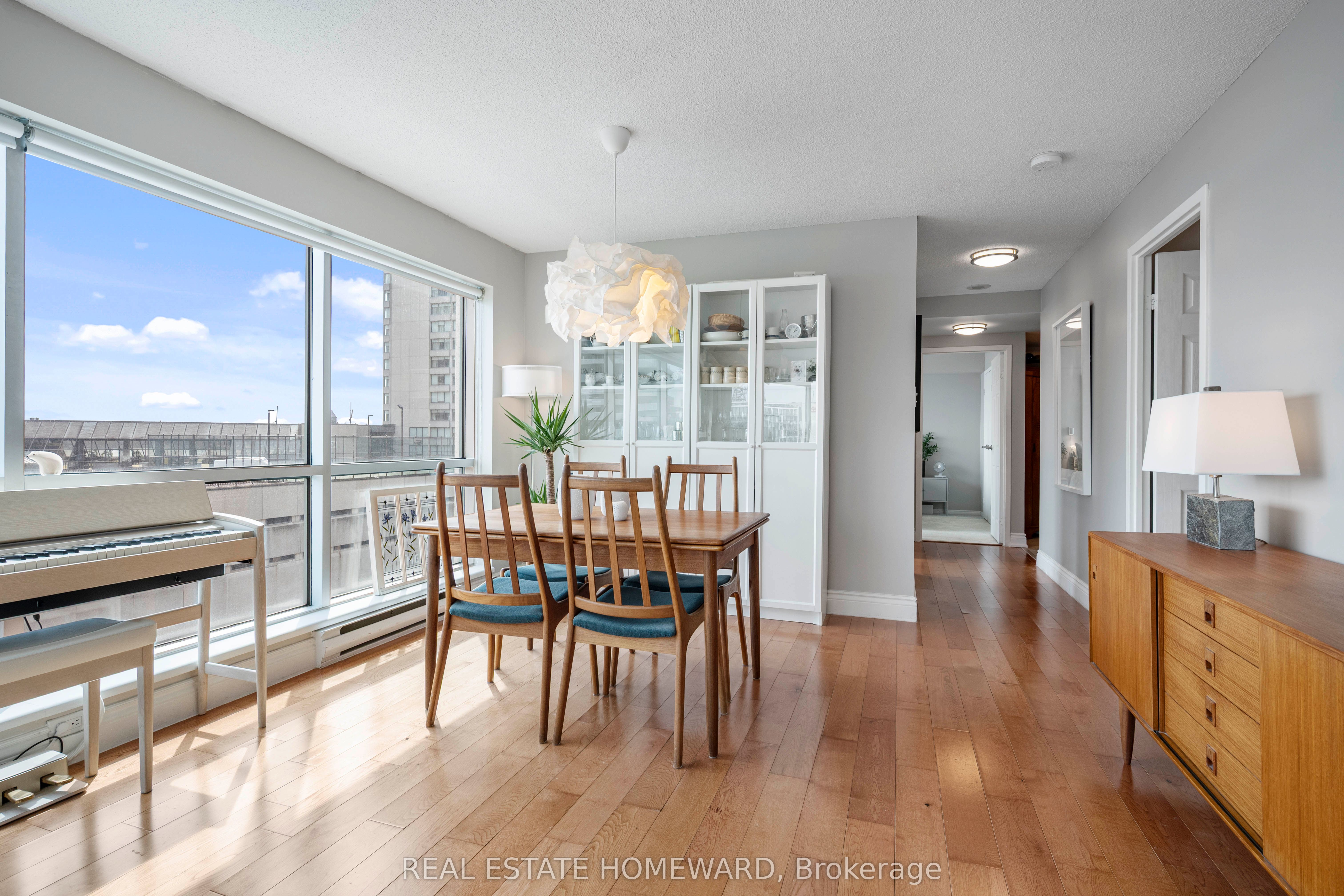 10 Queens Quay W 704