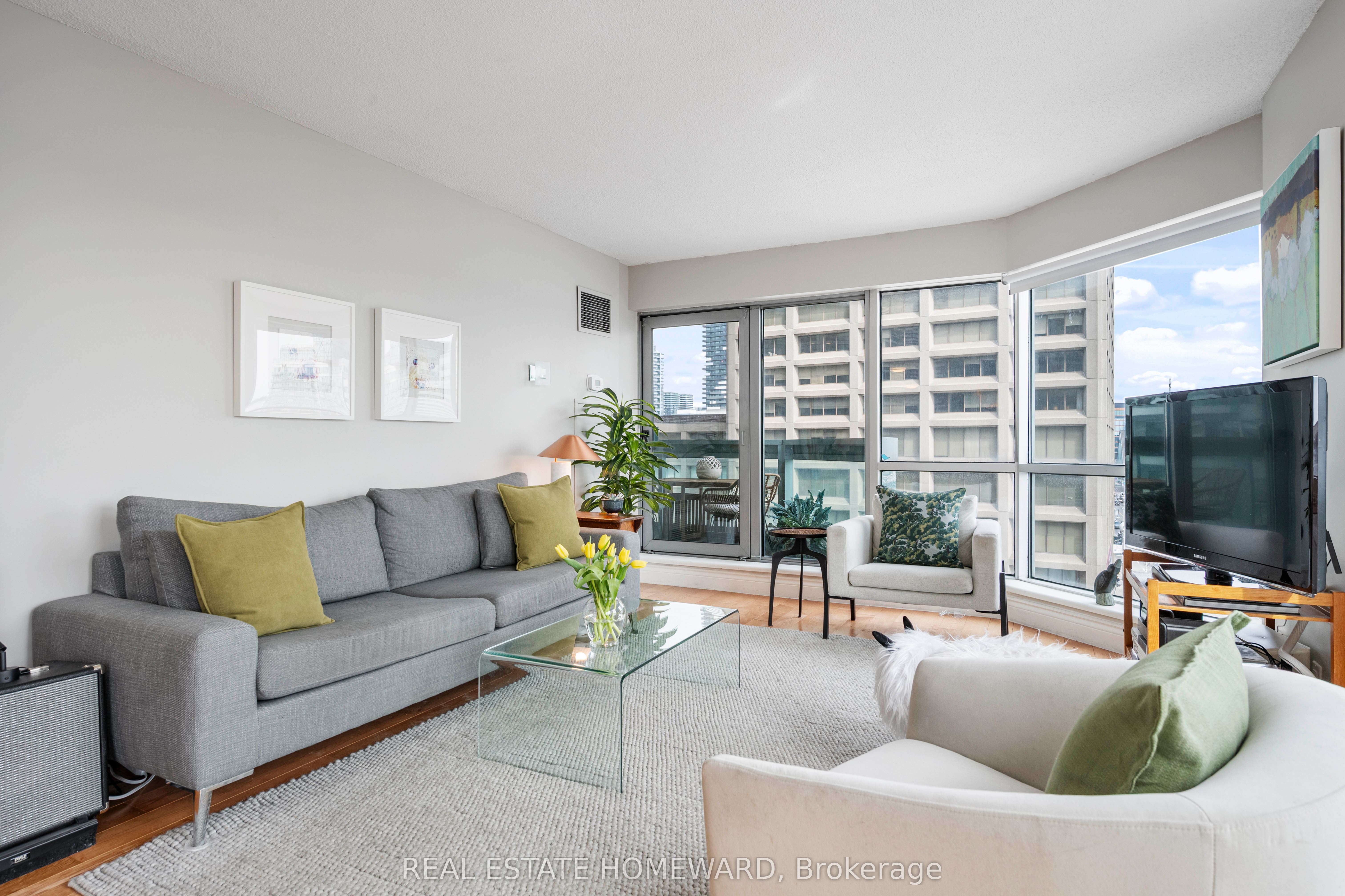 10 Queens Quay W 704