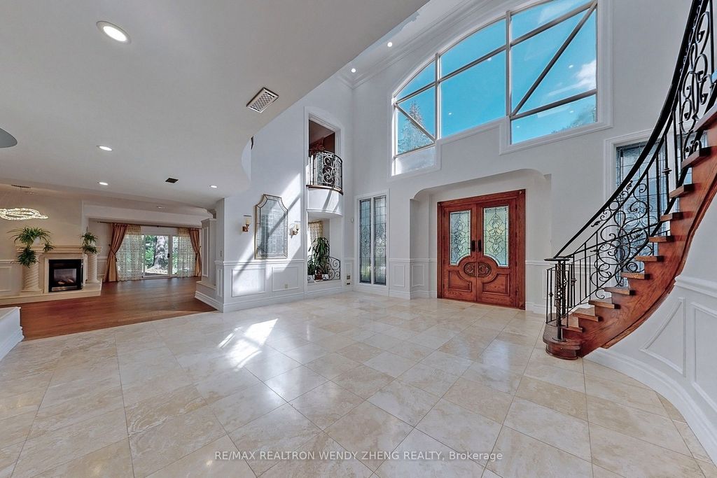 Photo of 305 Woodland Acres Crescent, Vaughan, ON L6A 1G1 (MLS # N12568210)