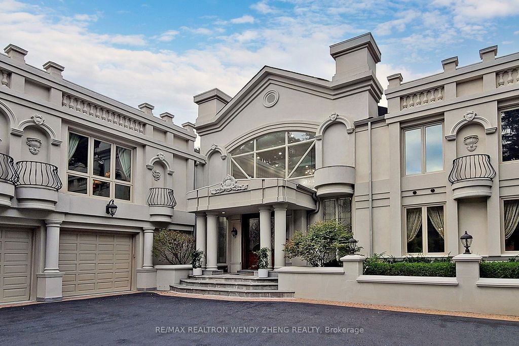 Photo of 305 Woodland Acres Crescent, Vaughan, ON L6A 1G1 (MLS # N12568210)