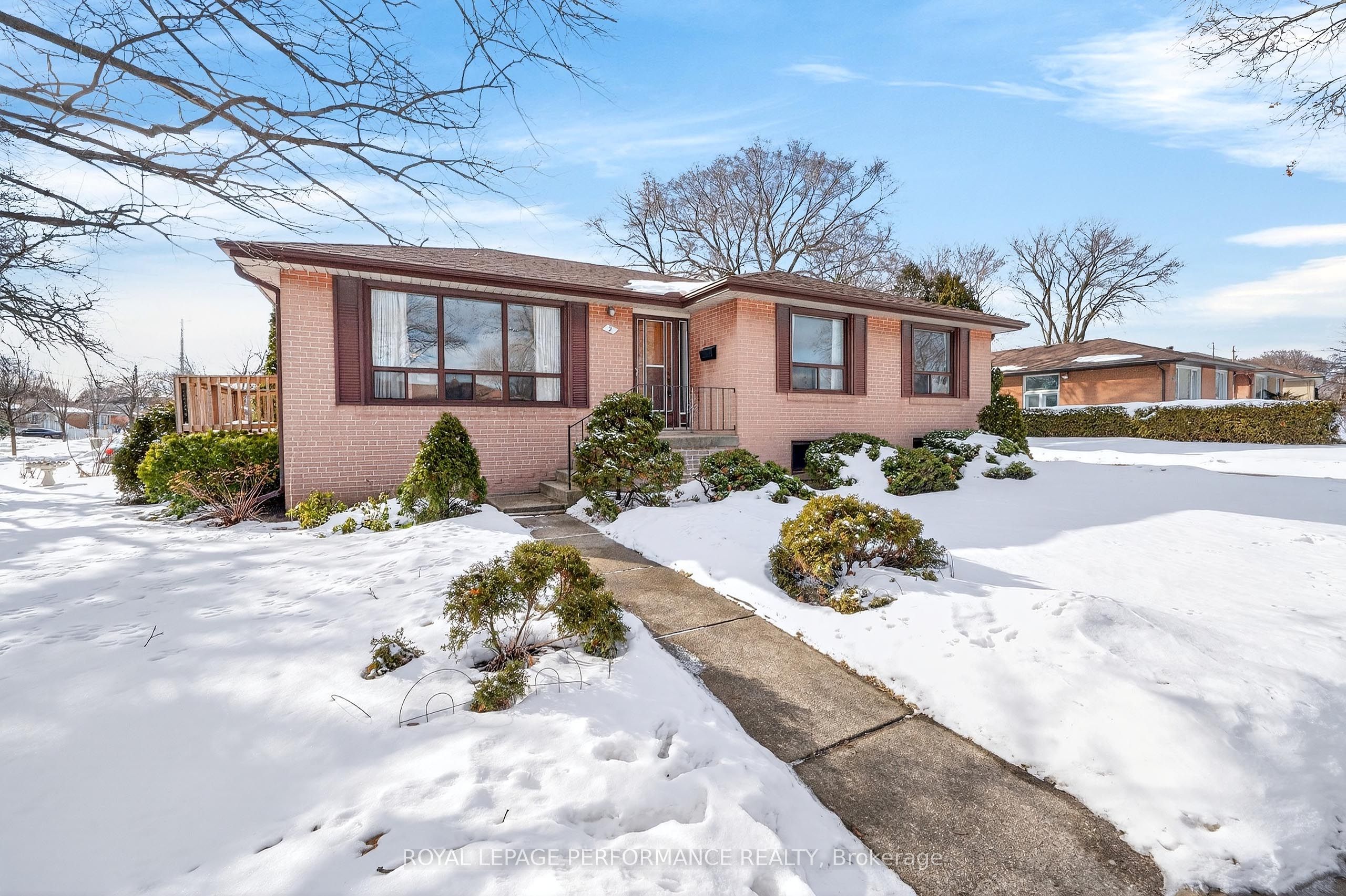 2 Littlewood Crescent