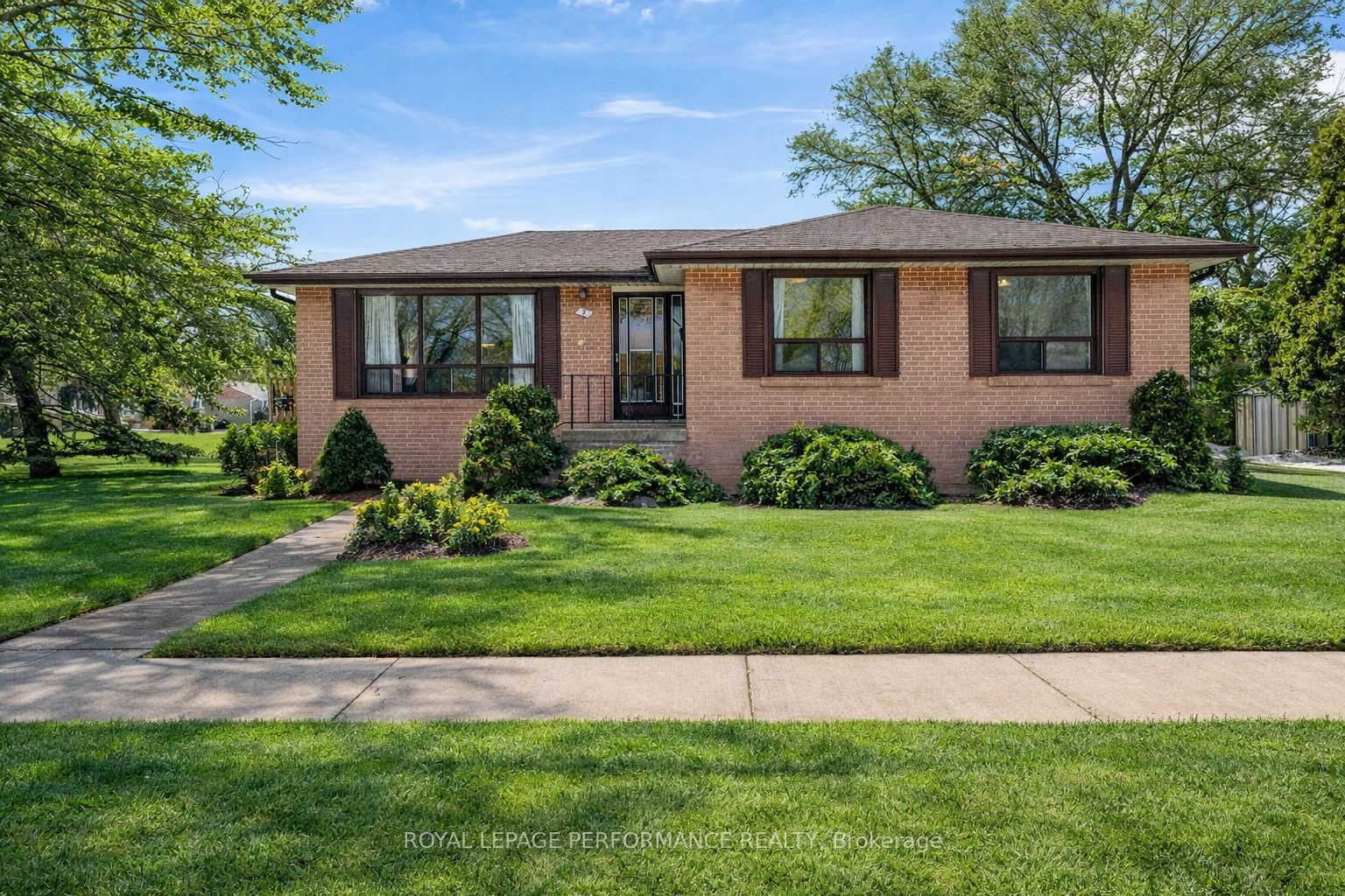 2 Littlewood Crescent