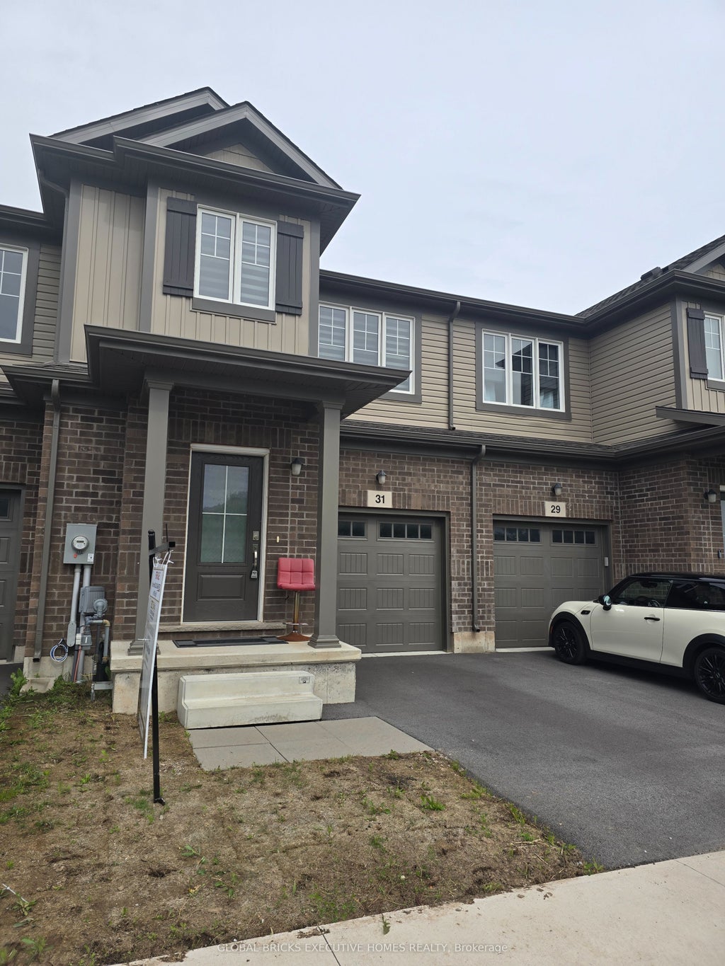 Photo of 31 Saffron Way, Pelham, ON L3B 5N5 (MLS # X13464486)